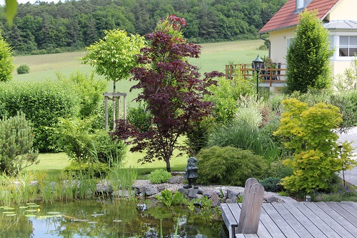 Schattenspender vorm B�ro